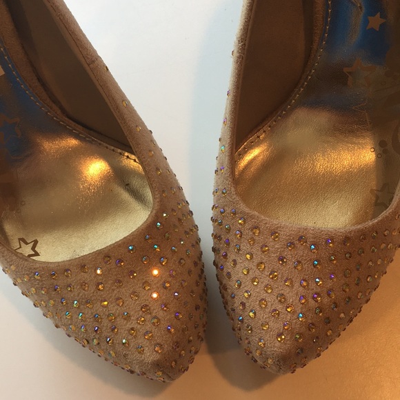 Dressy Brash Platform Heels with jewels - Size 7 - Picture 8 of 8